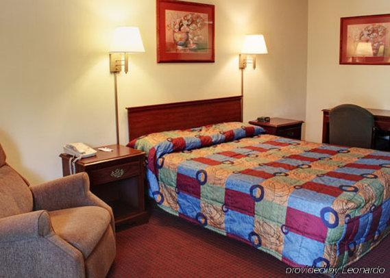 Econo Lodge Terre Haute Room photo