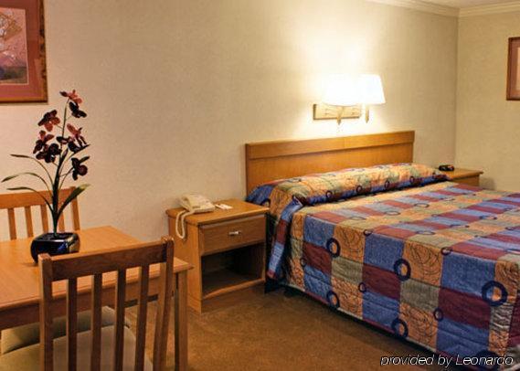 Econo Lodge Terre Haute Room photo